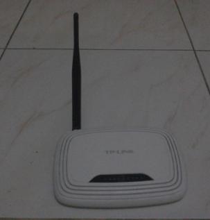 TP-LINK Router and Switch Hub photo